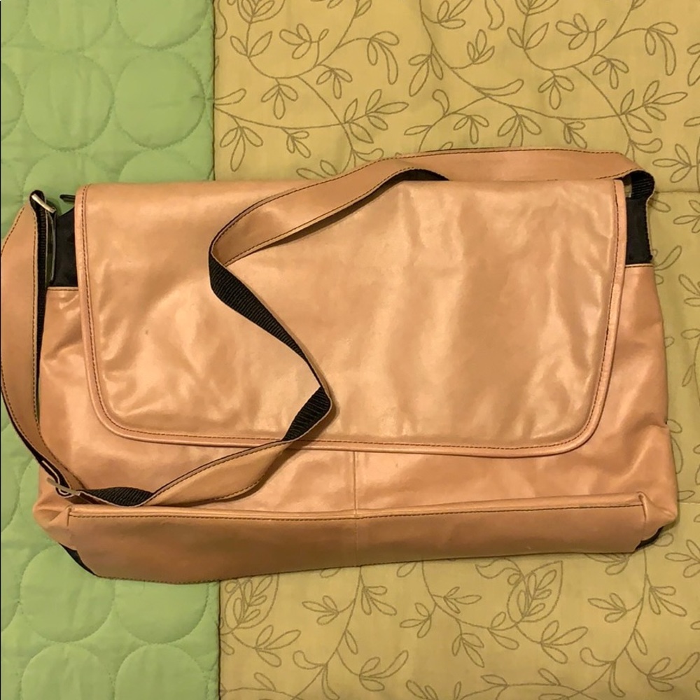 Wilsons Leather Shoulder Bag